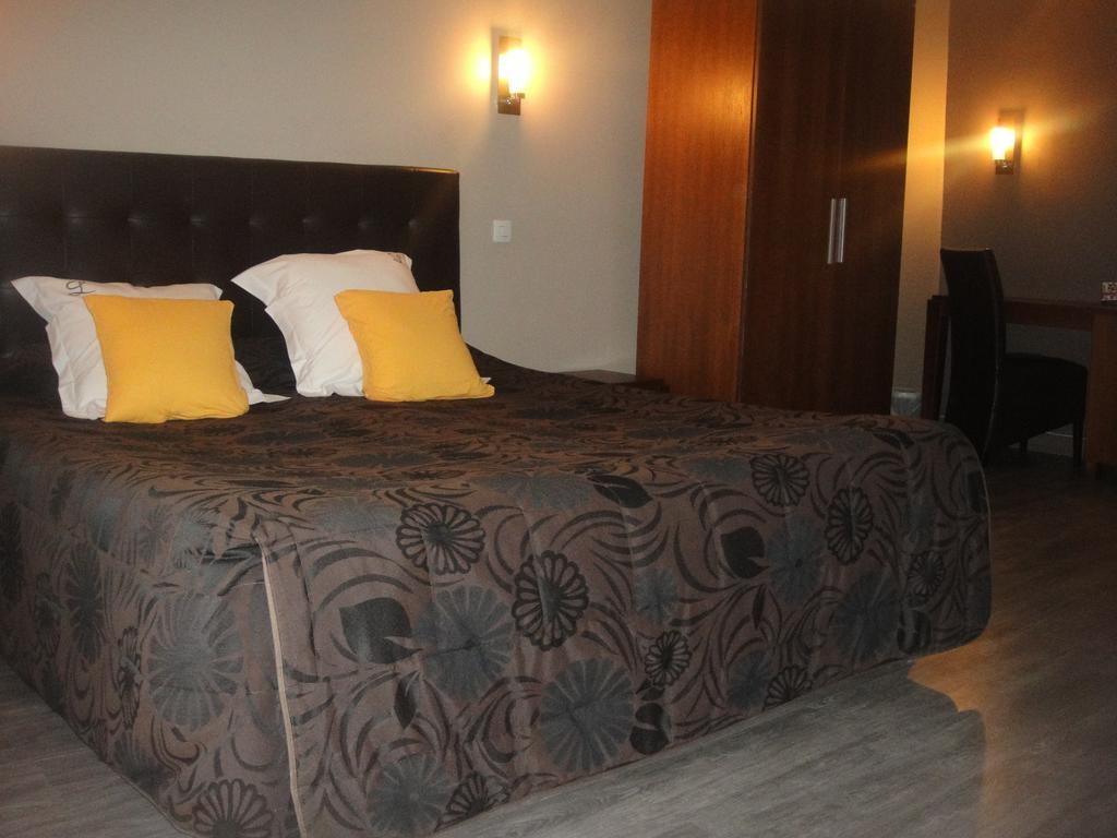 Hotel L' Ecu 蒙巴尔 客房 照片